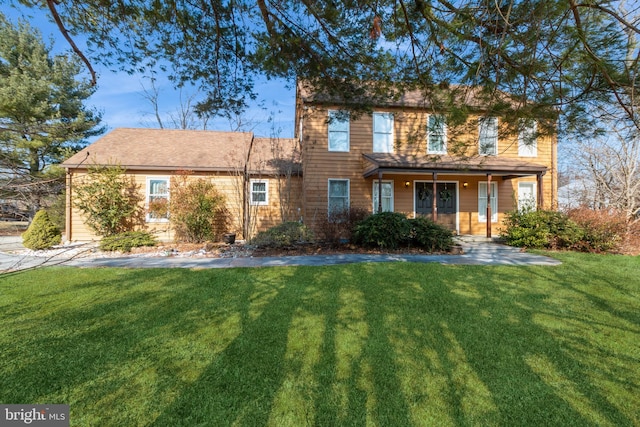 view of front facade with a front yard