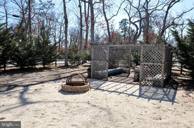 view of yard featuring an outdoor fire pit