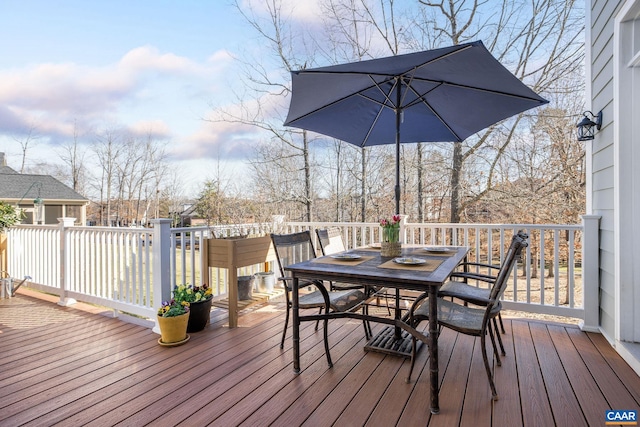 deck with outdoor dining space