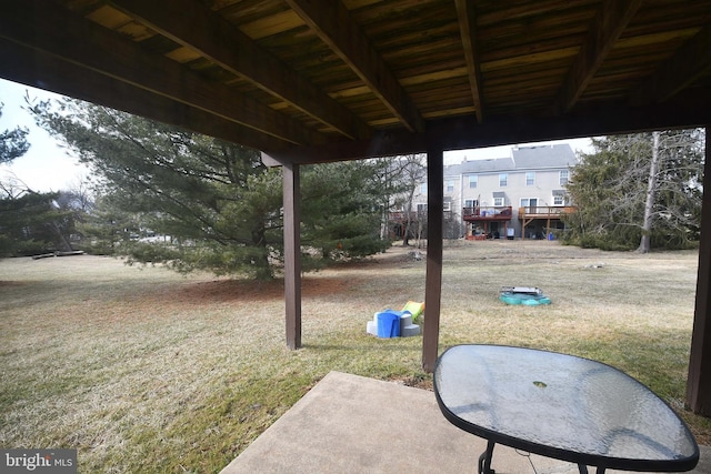 view of yard featuring a patio