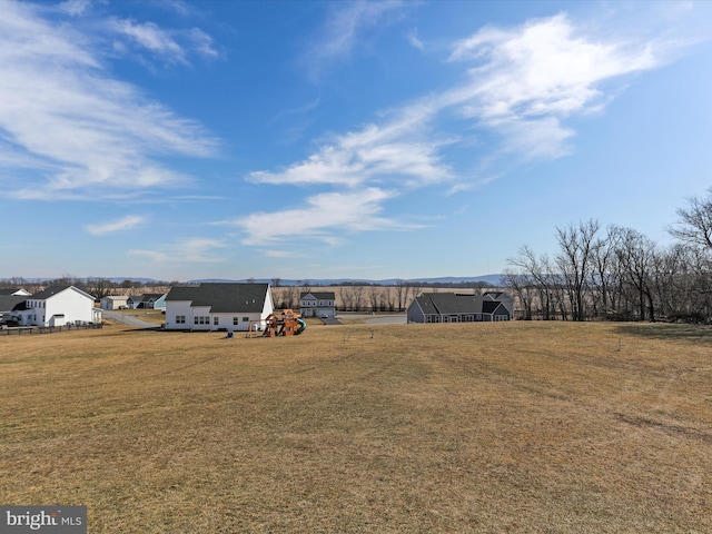 view of yard featuring a rural view