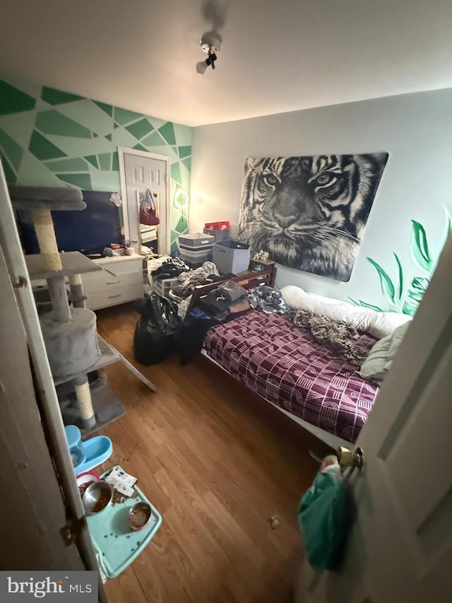 living room featuring wood finished floors and wallpapered walls