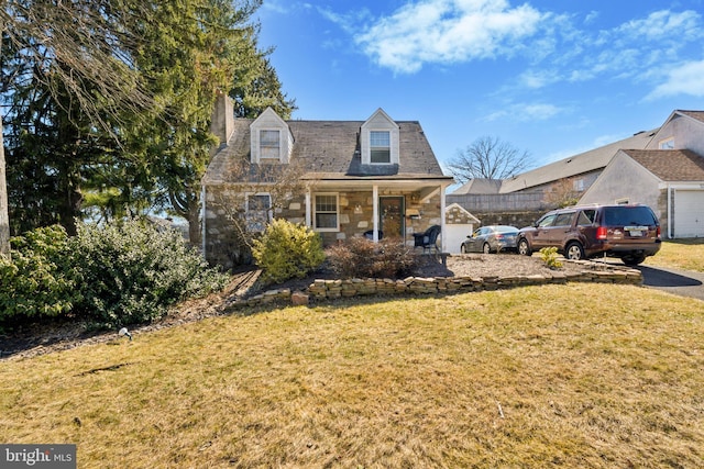 new england style home featuring a front lawn