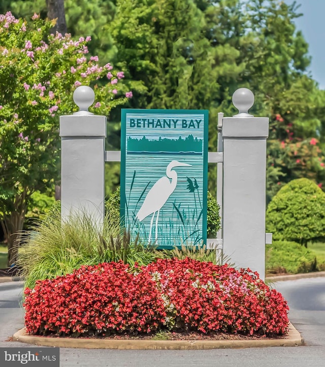 view of community / neighborhood sign