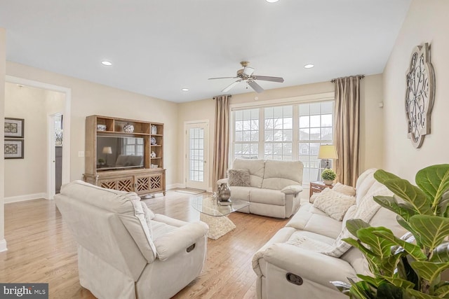 living area featuring light wood-style floors, recessed lighting, baseboards, and a ceiling fan