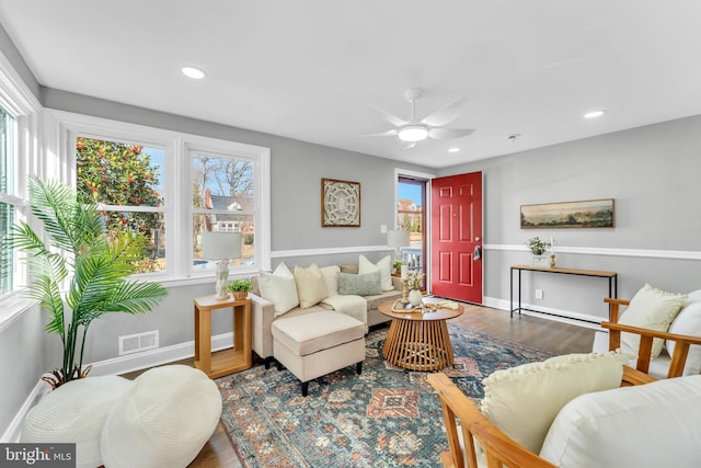 living area with baseboards, visible vents, wood finished floors, and recessed lighting