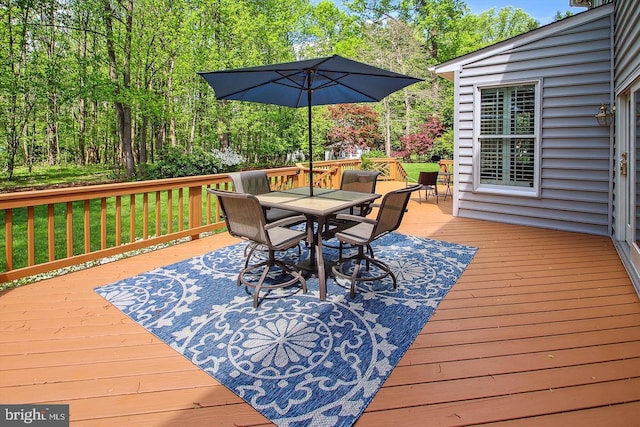 deck with outdoor dining area