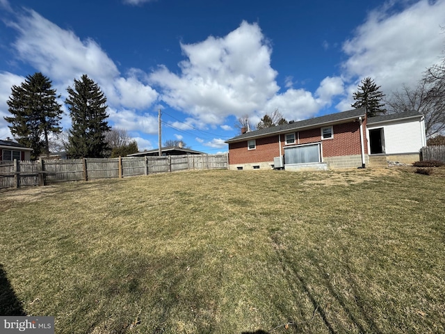 view of yard featuring a fenced backyard