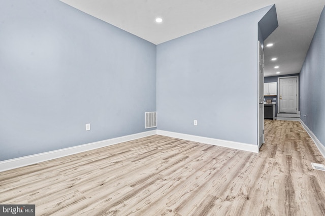 spare room with light wood-type flooring, visible vents, baseboards, and recessed lighting