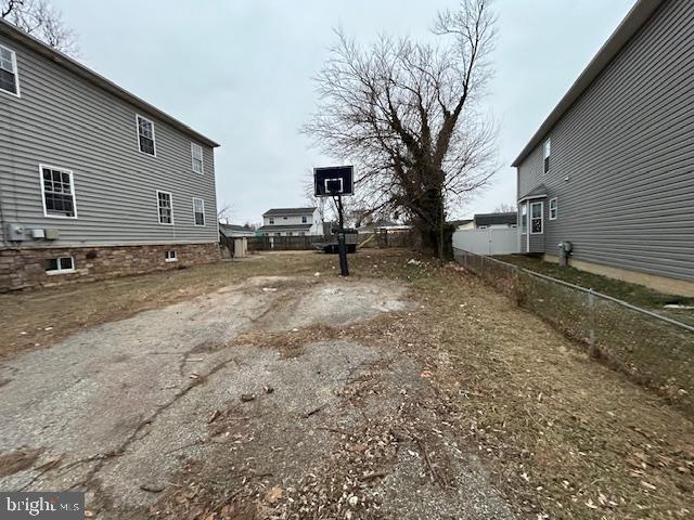 view of yard featuring fence