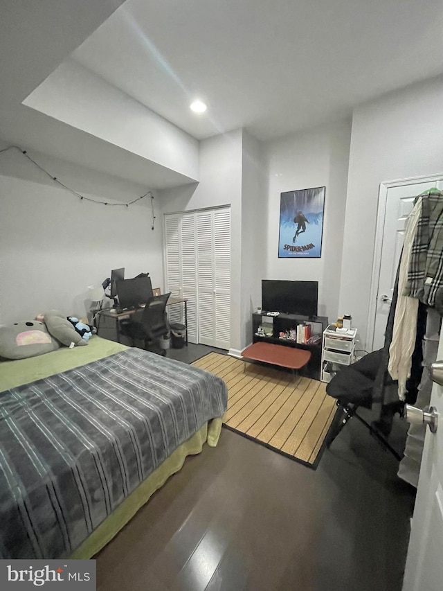 bedroom featuring wood finished floors and recessed lighting