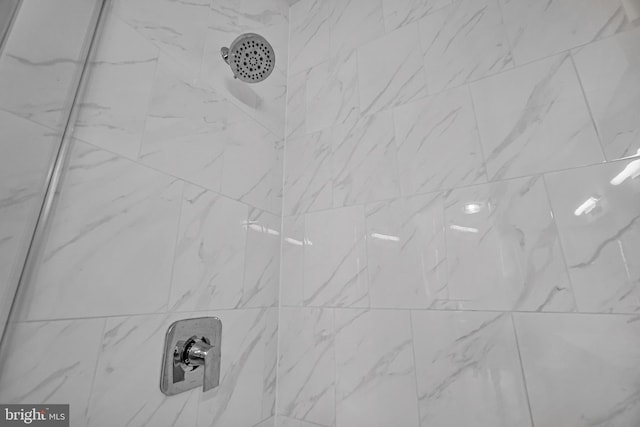 details with a tile shower