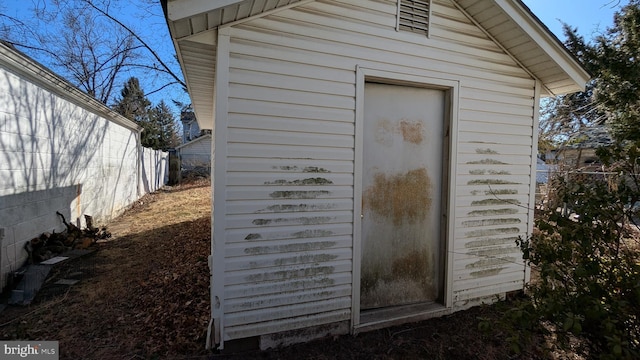 view of outbuilding with an outdoor structure and fence