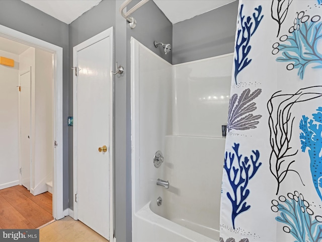 bathroom with shower / tub combo