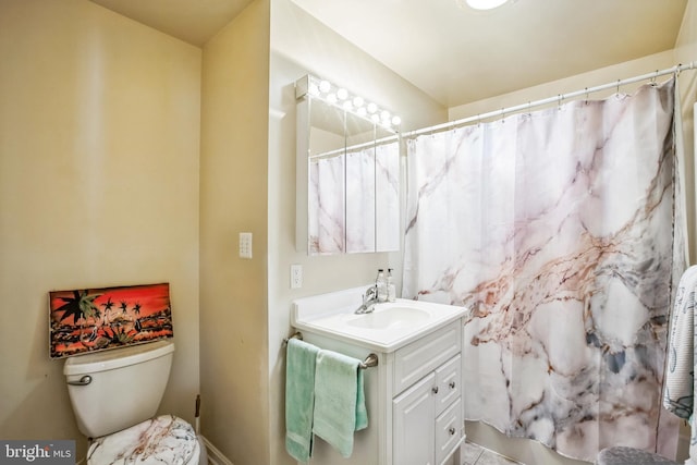 bathroom featuring vanity, toilet, and a shower with curtain