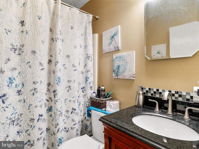 full bath featuring curtained shower, backsplash, vanity, and toilet