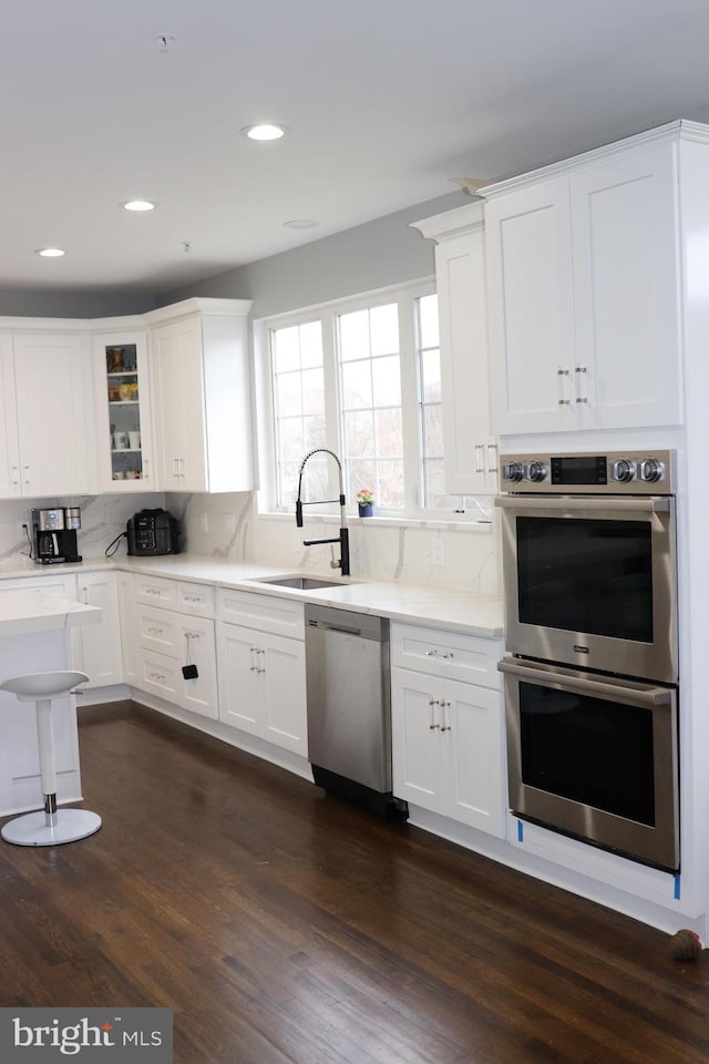210 Potomac Ridge Dr, Fort Washington, MD 20744 - kitchen featuring a sink, white cabinets, dark wood-style floors, and stainless steel appliances