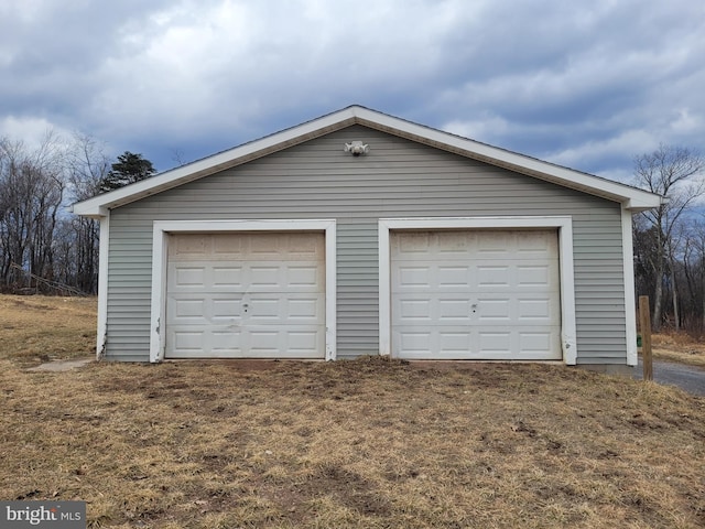 view of detached garage