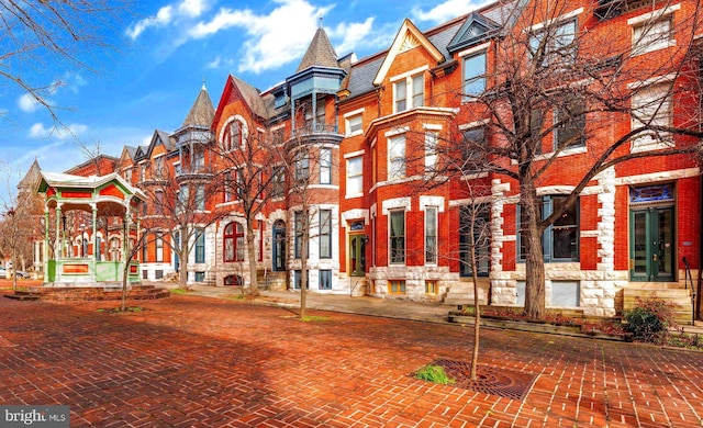 view of front facade with brick siding