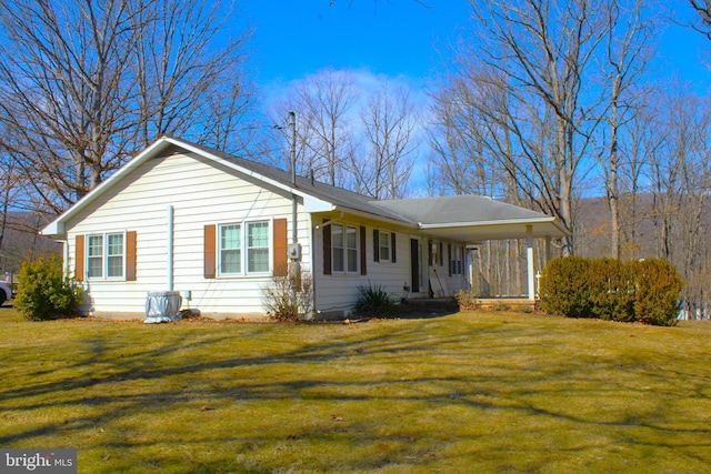 view of front of property with a carport and a front yard