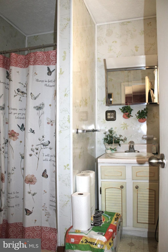 full bathroom featuring a shower with curtain, vanity, and wallpapered walls