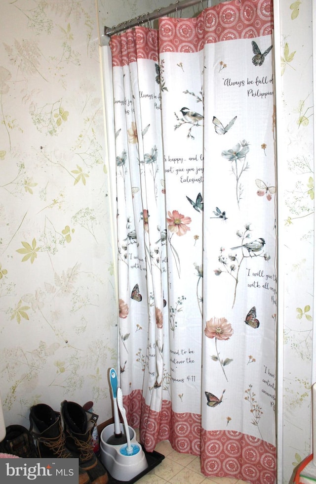 interior details with wallpapered walls