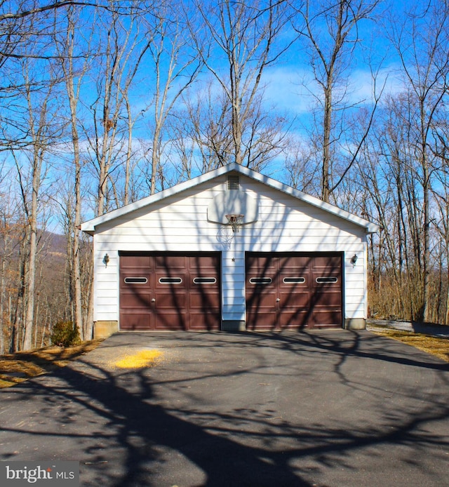 view of detached garage