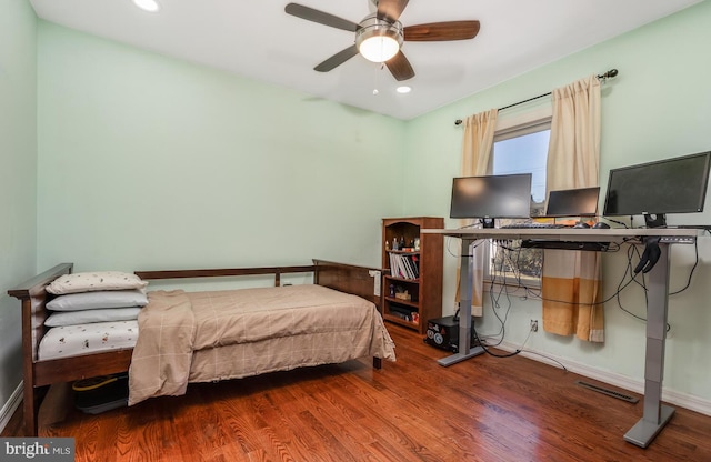 bedroom featuring ceiling fan, visible vents, wood finished floors, and recessed lighting