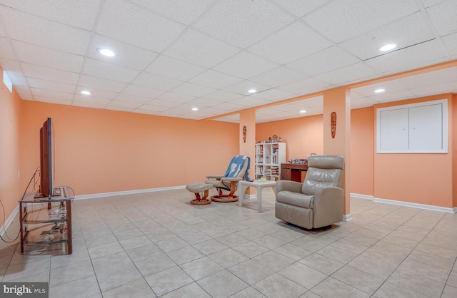 sitting room with a drop ceiling, recessed lighting, and baseboards