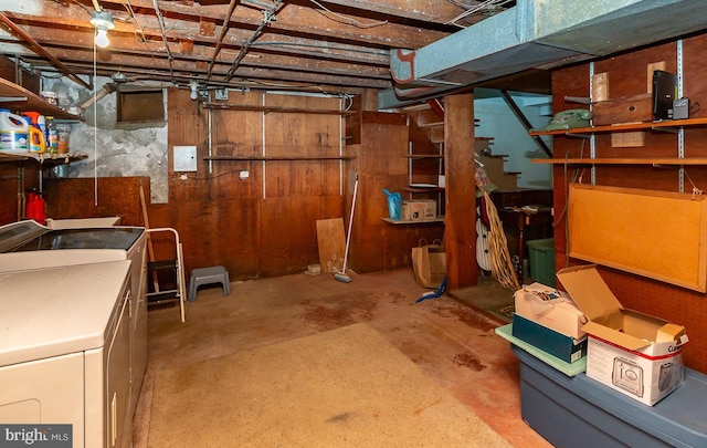 unfinished below grade area with washer / clothes dryer