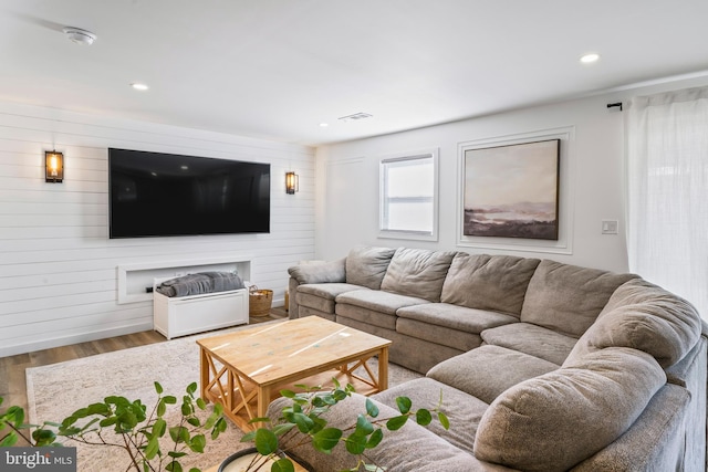 living room featuring visible vents, wood finished floors, and recessed lighting