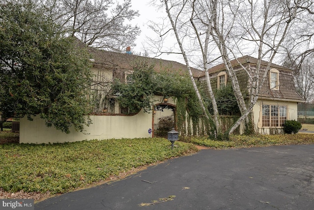 view of side of property featuring stucco siding