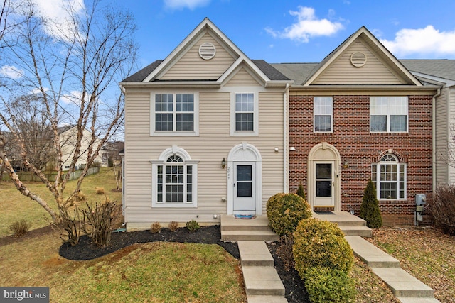 view of front of house featuring a front yard and brick siding