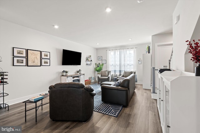 living room with recessed lighting, wood finished floors, and baseboards