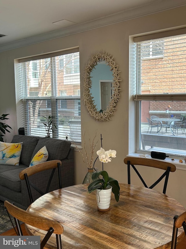 dining area with ornamental molding