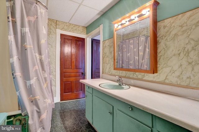 bathroom with a shower with shower curtain and vanity