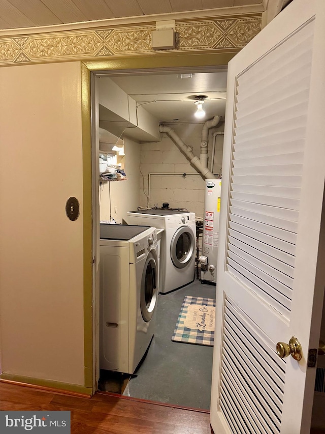 washroom featuring laundry area, gas water heater, and washing machine and clothes dryer