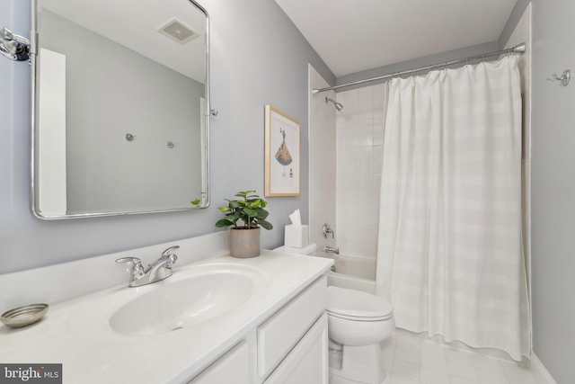 bathroom featuring visible vents, vanity, toilet, and shower / bath combo with shower curtain