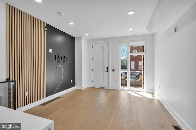 foyer entrance featuring light wood finished floors, recessed lighting, visible vents, and baseboards