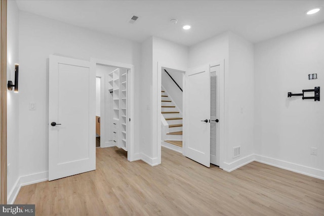 unfurnished bedroom featuring light wood-type flooring, baseboards, visible vents, and recessed lighting