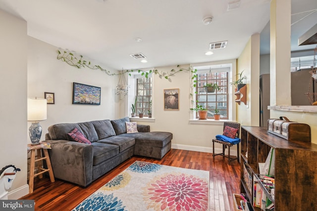 living room featuring recessed lighting, visible vents, baseboards, and wood finished floors