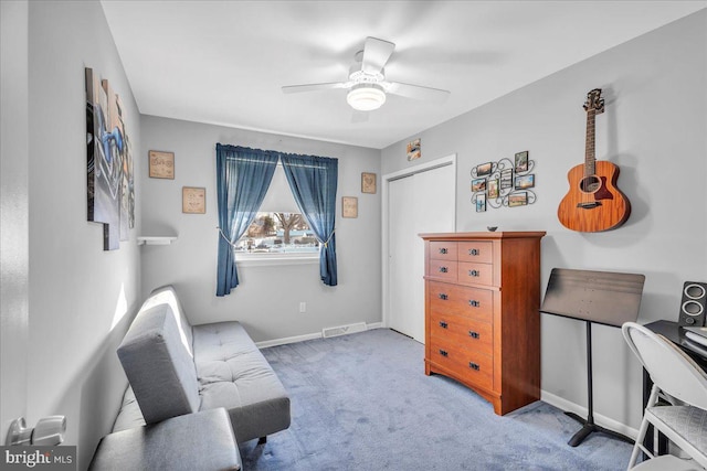 living area featuring a ceiling fan, carpet, visible vents, and baseboards