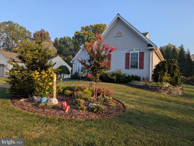 view of front facade featuring a front yard