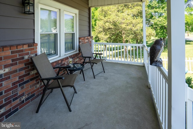 balcony featuring covered porch