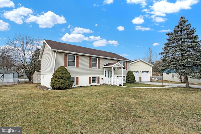 bi-level home with an outdoor structure, a front lawn, and fence