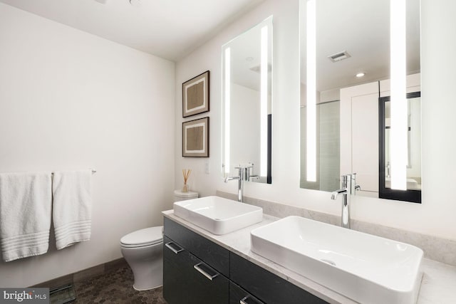 full bath featuring visible vents, a sink, toilet, and double vanity