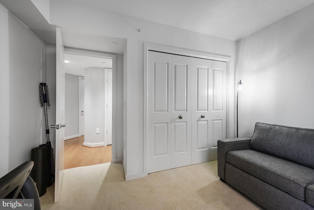 living area with carpet floors and baseboards