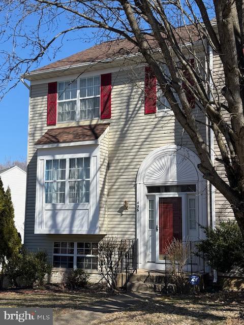 view of front facade