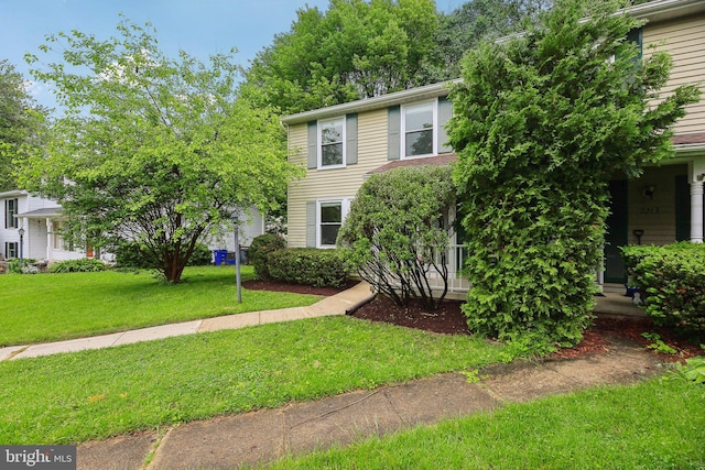 view of front of property with a front yard