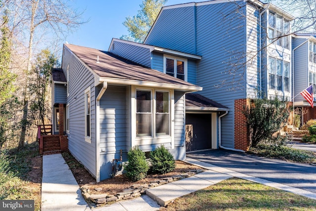 view of front of home with brick siding and driveway